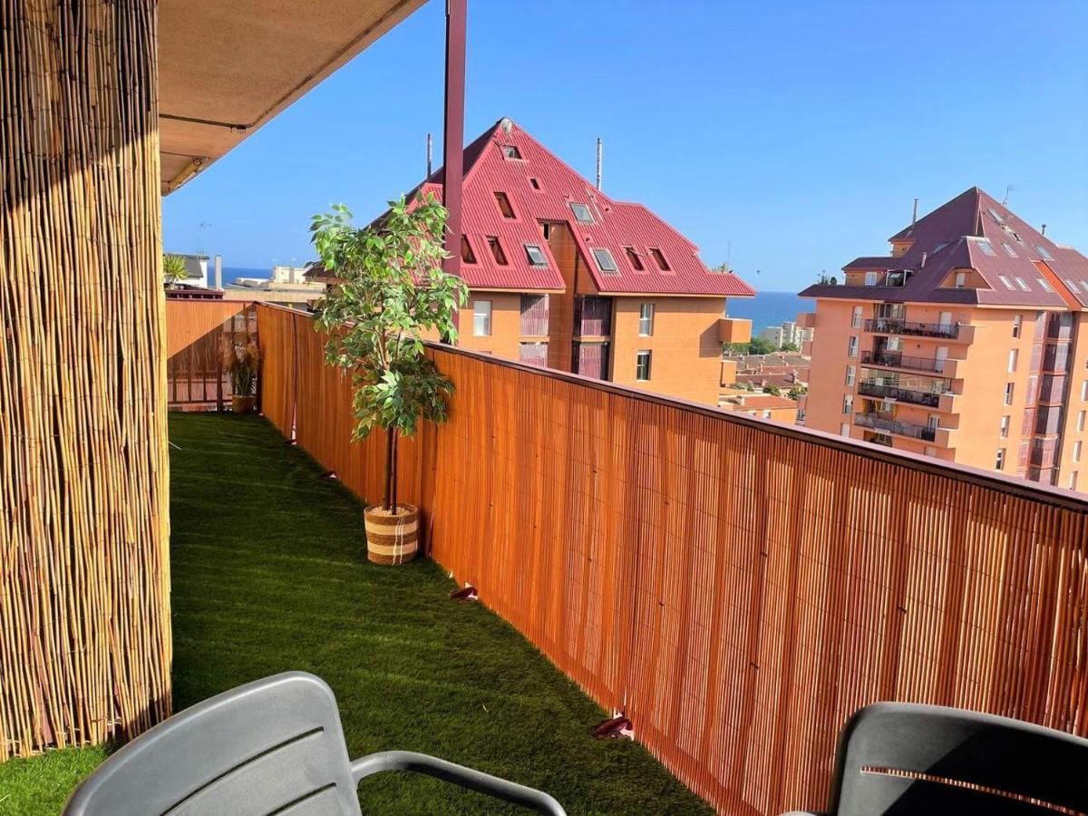 Apartamento Apartamento Con Piscina Y Gran Terraza Con Vistas - Muy Cerca De La Playa, El Centro Y La Estacion Vilassar De Mar Exterior foto